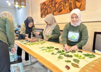 Pertamina Patra Niaga RJBB Perkuat Ekonomi Kreatif Warga Kampung Sirih melalui Pelatihan Ecoprint