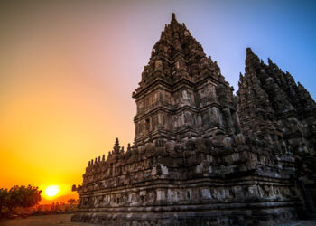 Keajaiban Candi Prambanan: Pesona Arsitektur Megah dan Legenda Ramayana