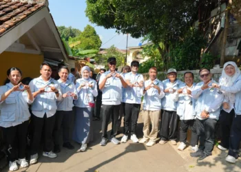 Wali Kota dan Wakil Wali Kota Sukabumi Salurkan Program Ayeuna Waktuna Berbagi Berkah 12 PAS
