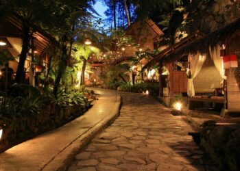 Kampung Daun Bandung, Destinasi Kuliner Bernuansa Alam yang Tetap Eksis Sejak 1999