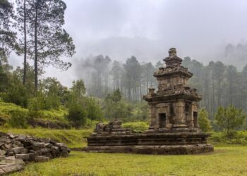 Keindahan Candi Gedong Songo: Warisan Sejarah yang Diselimuti Mitos Percintaan
