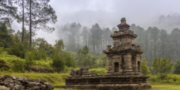 Keindahan Candi Gedong Songo: Warisan Sejarah yang Diselimuti Mitos Percintaan