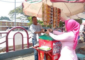 IKWI Kota Sukabumi Berbagi Kebahagiaan, Bagikan Paket Snack dan Makan Siang pada HUT ke-65