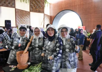 Ketua TP-PKK Kota Sukabumi Ikuti Fun Cooking Ubi Tumbuk pada Ladies Program Rakernas Ke-XVIII Apeksi