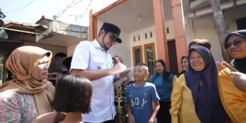 Ayeuna Waktuna Berbagi Berkah Hadir di Gunungpuyuh dan Sriwidari, Warga Pemerlu Atensi Sosial Terima Santunan