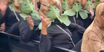 Intip Gaya Nyentrik Emak-Emak Pangandaran Rayakan HUT RI Naik Pikap