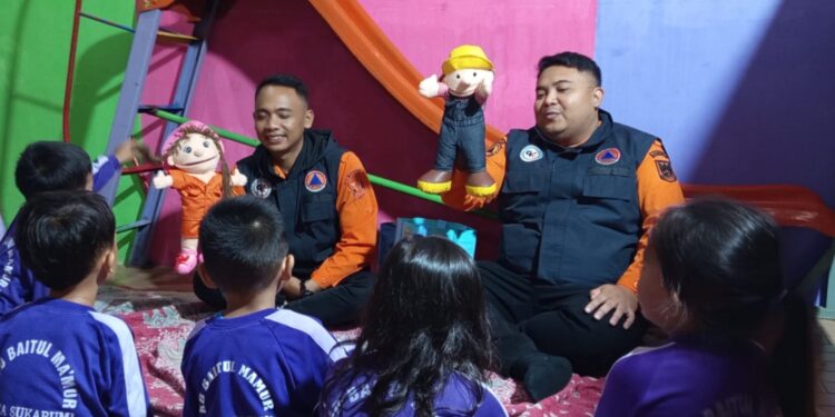 Yayasan CFA dan BPBD Kabupaten Sukabumi Edukasi Mitigasi Bencana Sejak Dini Lewat Dongeng Boneka Tangan