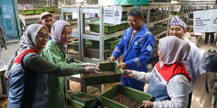Pertamina Patra Niaga RJBB Kembangkan Pengelolaan Sampah di Campaka, Buka Peluang Ekonomi bagi Warga