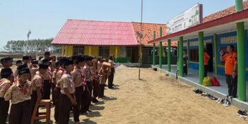 Pertamina Patra Niaga Regional JBB Tingkatkan Kesiapsiagaan Bencana Siswa Pesisir Karawang