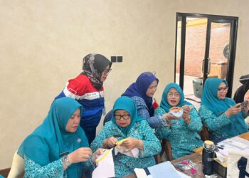 Berdayakan Perempuan dan Lansia, Pertamina Patra Niaga RJBB Kembangkan Seni Fashion Berbasis Limbah Tekstil
