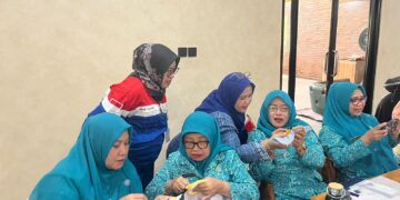 Berdayakan Perempuan dan Lansia, Pertamina Patra Niaga RJBB Kembangkan Seni Fashion Berbasis Limbah Tekstil