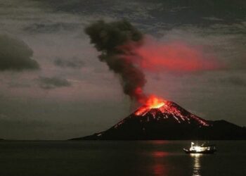 PVMBG Pastikan Erupsi Anak Krakatau Tak Picu Tsunami, Warga Diminta Tenang