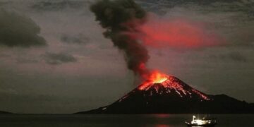 PVMBG Pastikan Erupsi Anak Krakatau Tak Picu Tsunami, Warga Diminta Tenang