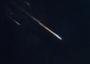 Viral! Kilatan Benda Bercahaya di Langit Gorontalo Disusul Dentuman Keras, Benarkah Meteor?