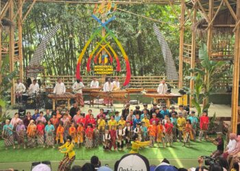 Pertamina Patra Niaga Bersama Masyarakat Cimenyan Gerakkan Pelestarian Lingkungan dan Kesenian Angklung