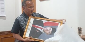 Langkah Politik Rojab Asy’ari: Copot  Foto Gibran di Ruang Kerjanya