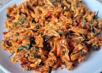 Resep Ayam Suwir Pedas Praktis dan Lezat, Cocok untuk Menu Harian
